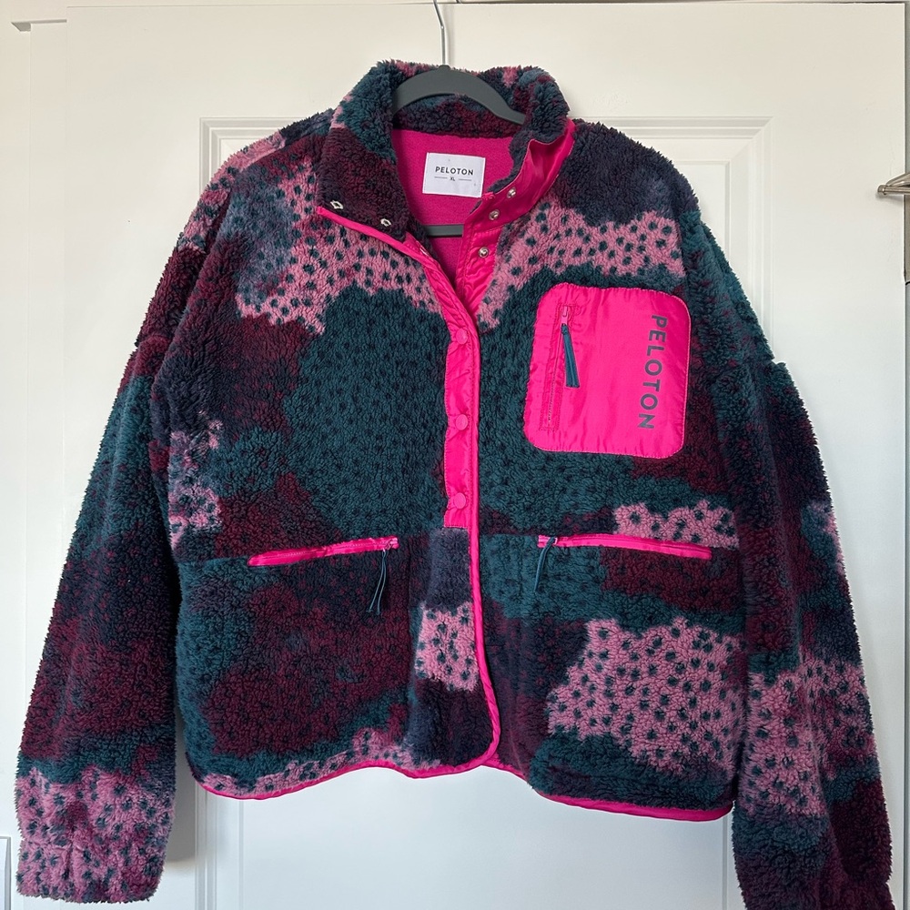 Peloton Women's Fleece Jacket - Caviar Camo Sherpa Jacket